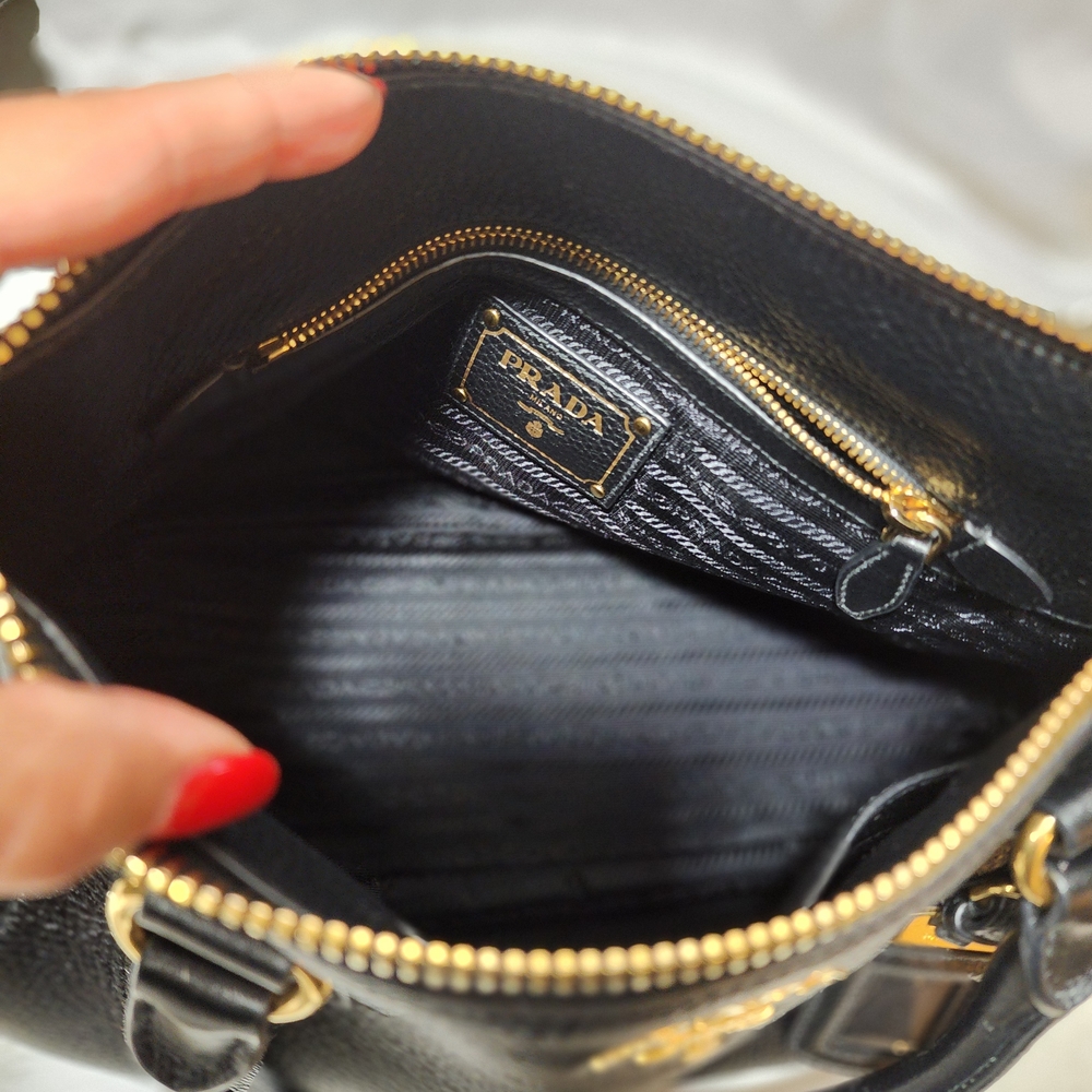 Authentic Prada Black Vitello Phenix Leather Shoulder Bag w/Crossbody Strap - Picture 11 of 16